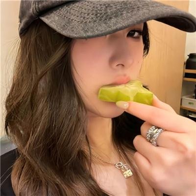 踉跄的女孩